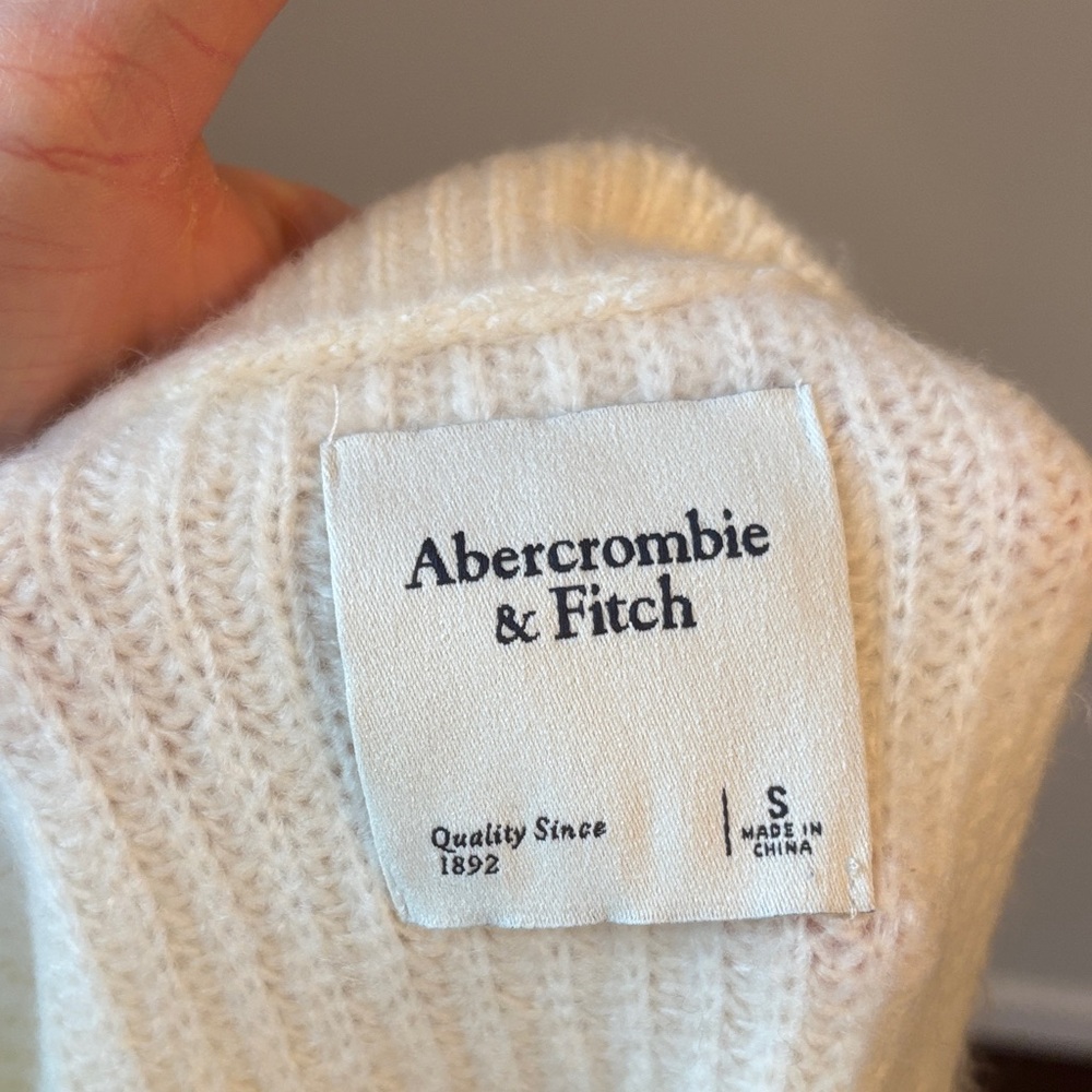 Abercrombie & Fitch Cream Ribbed Knit Pearl Button Cardigan Size Small - Picture 2 of 5